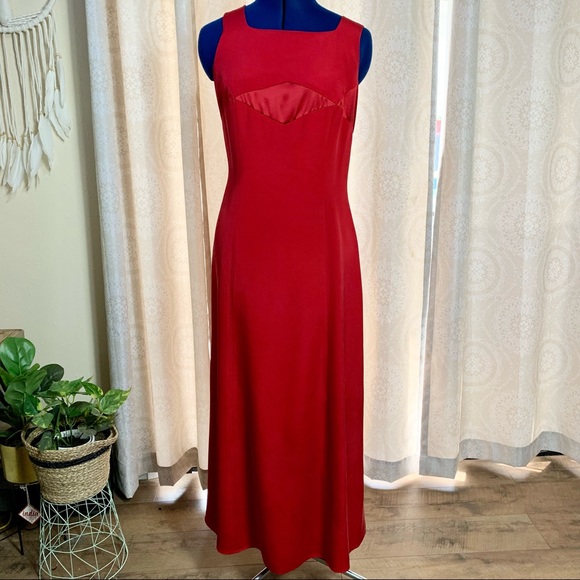 August Silk Red Dress size 6 - Picture 3 of 6